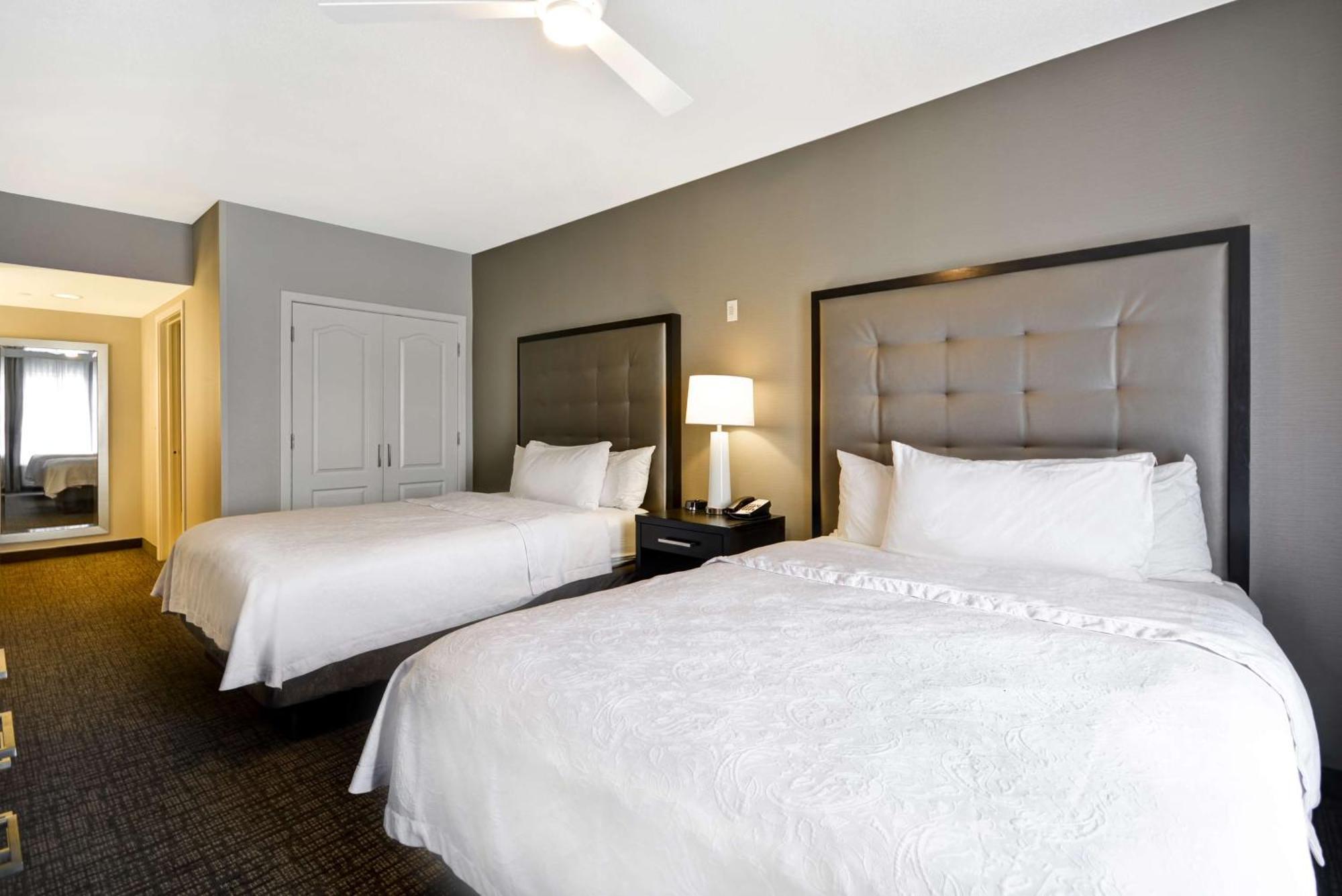 One-Bedroom Queen Suite Two Queen Beds Non-Smoking