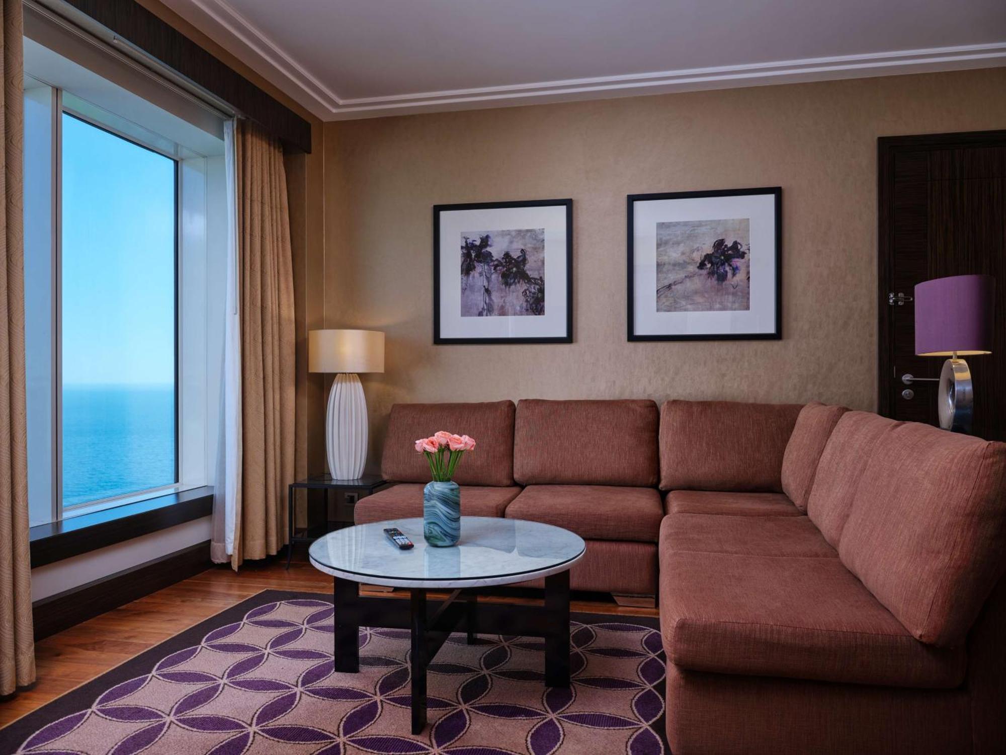 One-Bedroom Suite - Lounge Access