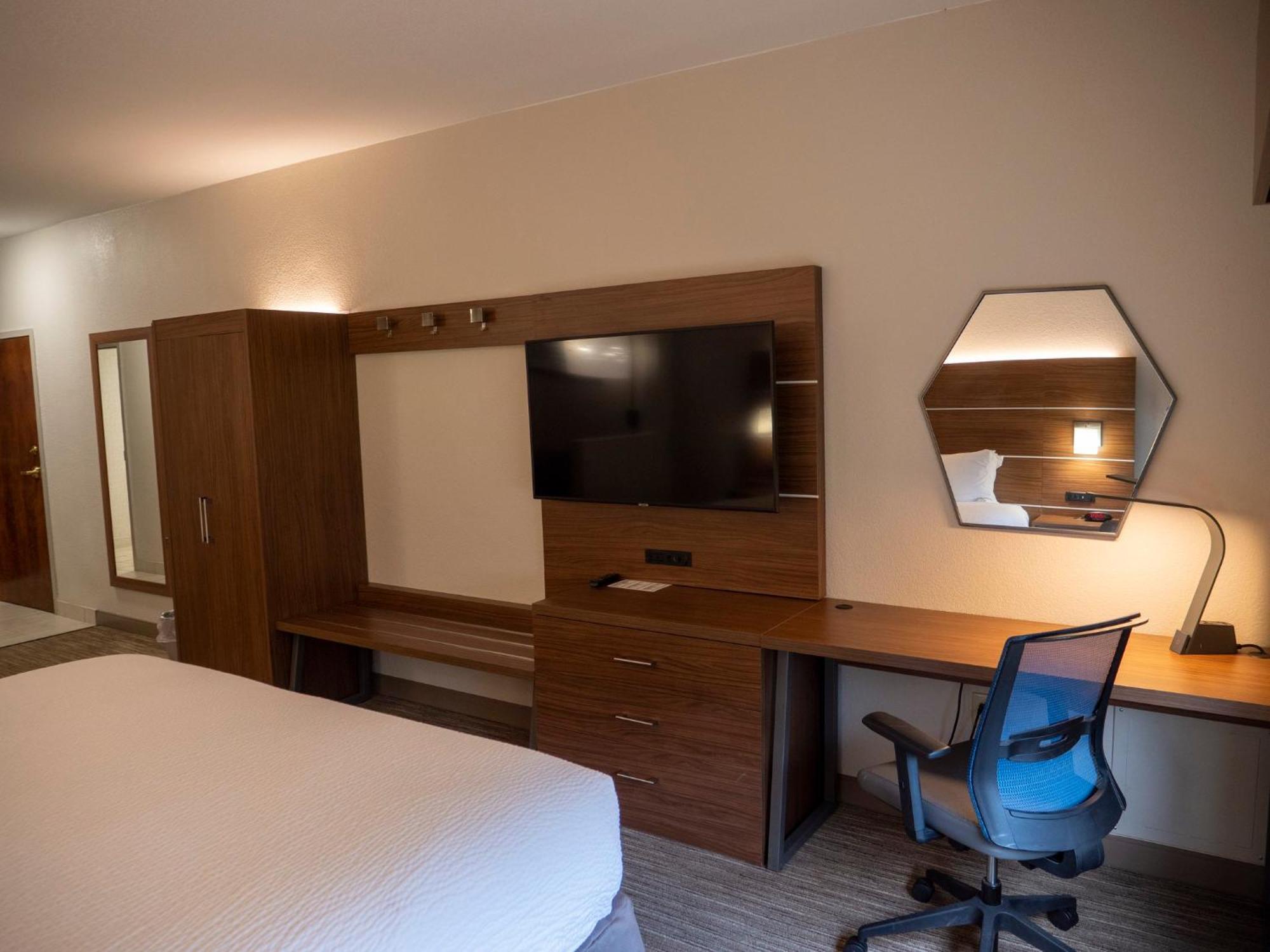 Standard King Room
