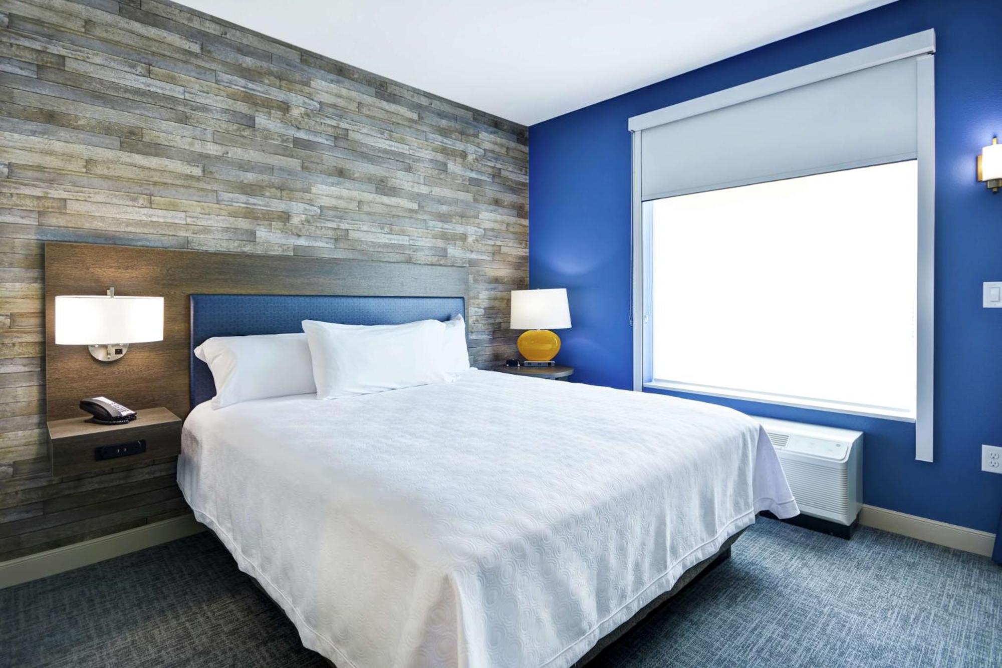 One-Bedroom King Suite - Non-Smoking