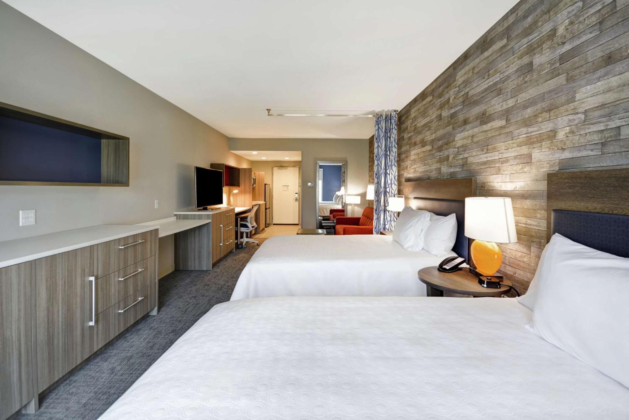 Queen Studio with Two Queen Beds - Non-Smoking