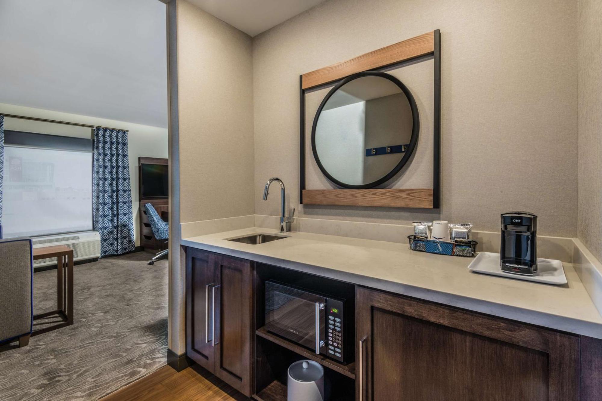 King Suite with Wet Bar