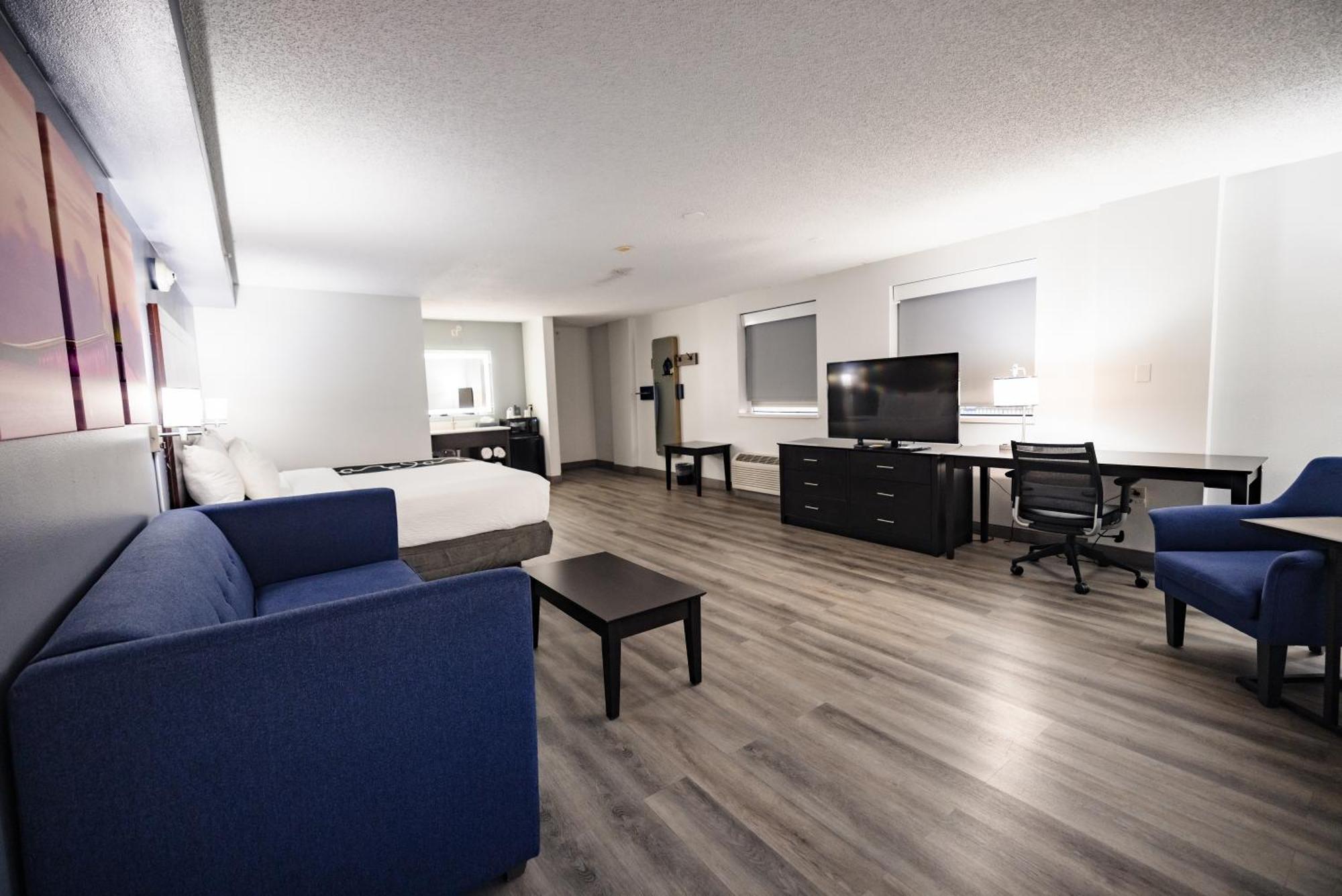 One-Bedroom King Room Non-Smoking