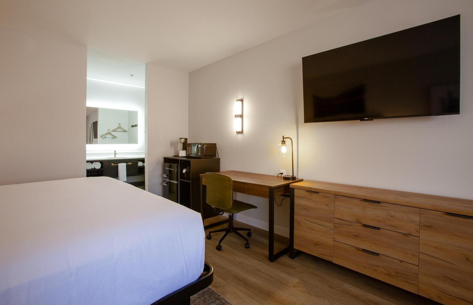 Mini King Suite Non-Smoking