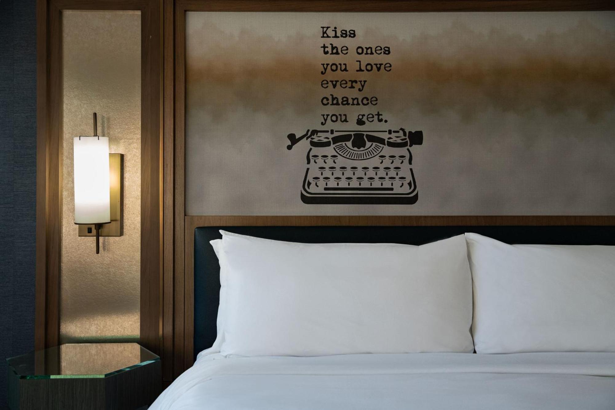 Deluxe King Room,1499710669:JPEG