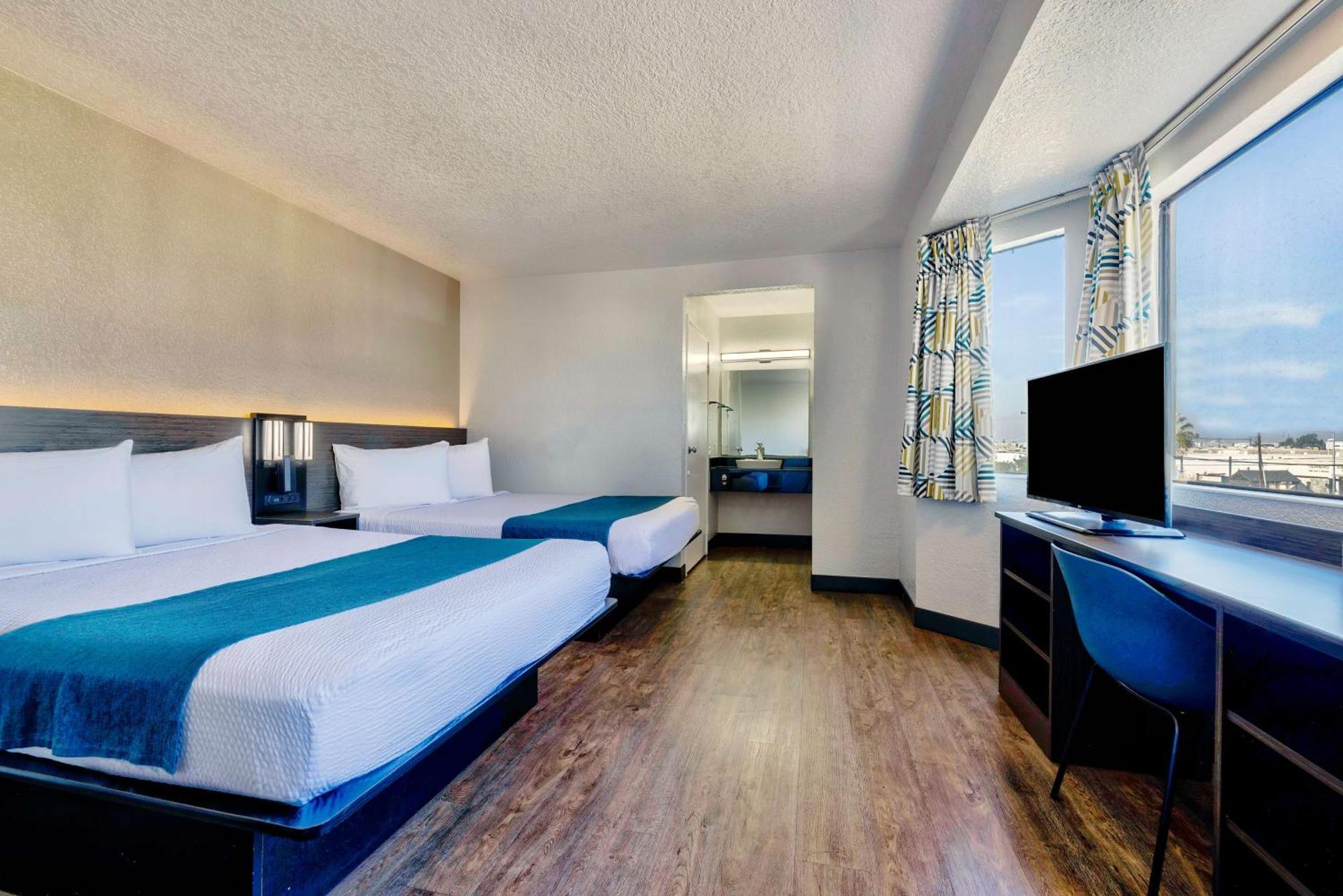 1 Full Bed | ADA or Tub |