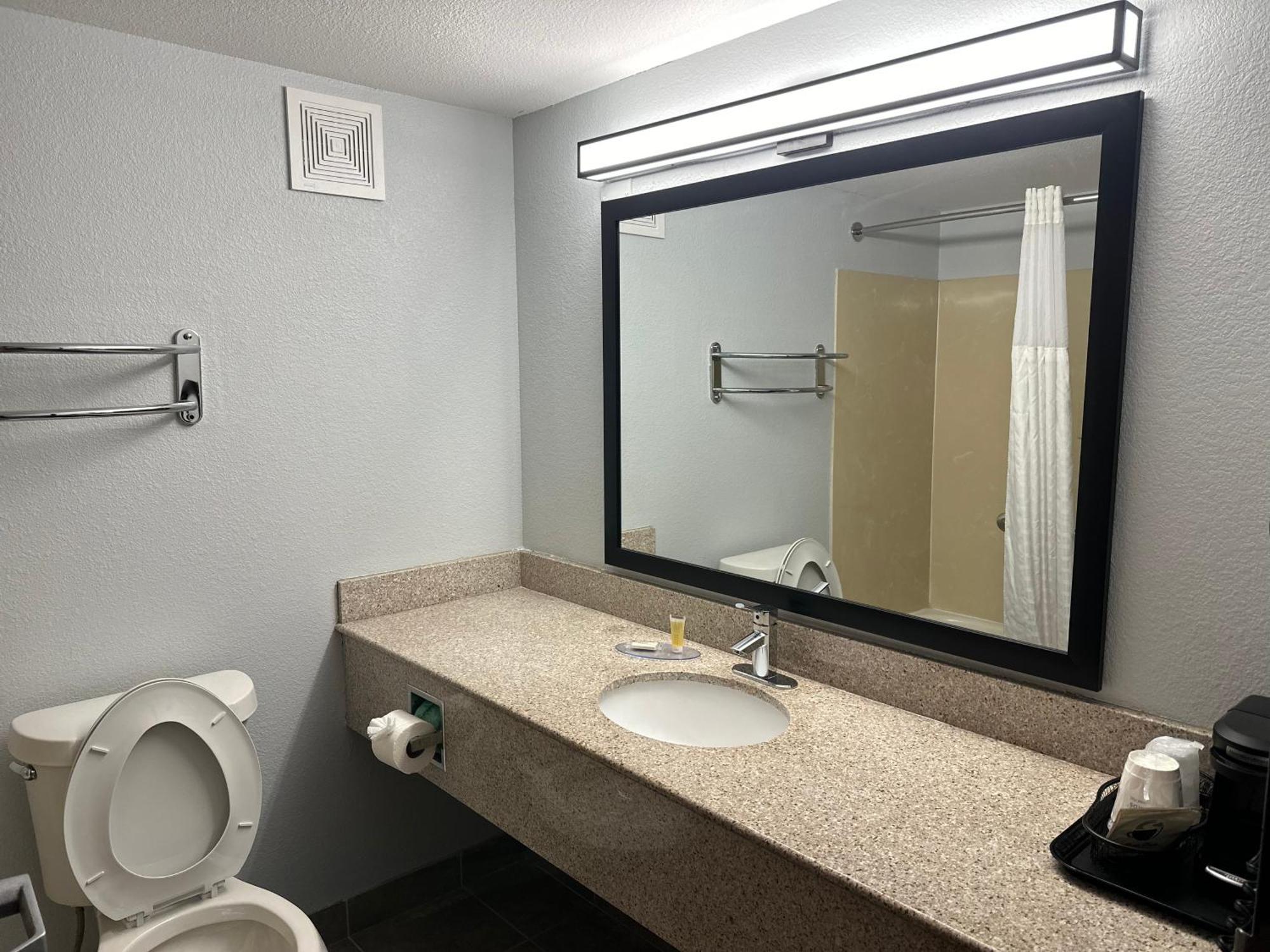 King Room - Non-Smoking