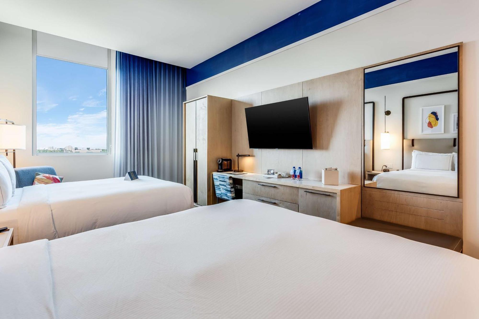 Queen Room with Two Queen Beds and Sofa Bed - Kitchen