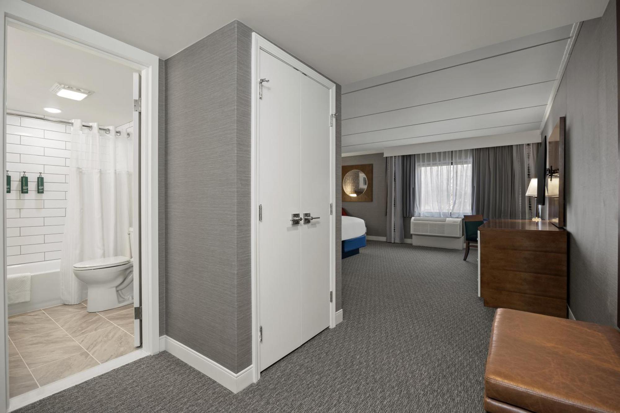 Queen Suite Two Queen Beds Non-Smoking