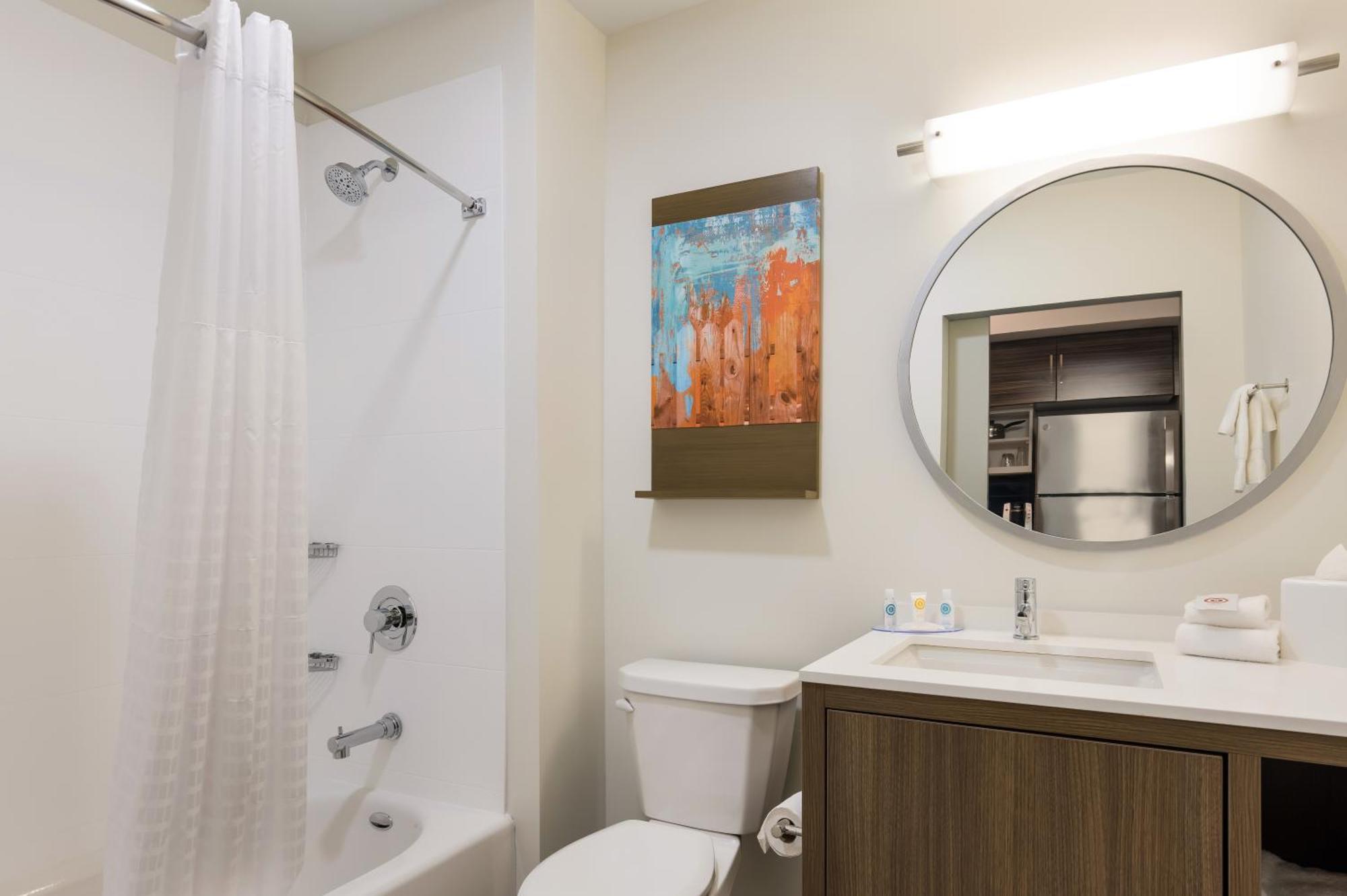 King Suite with Sofabed and Kitchenette - 1st Floor/Pet Friendly