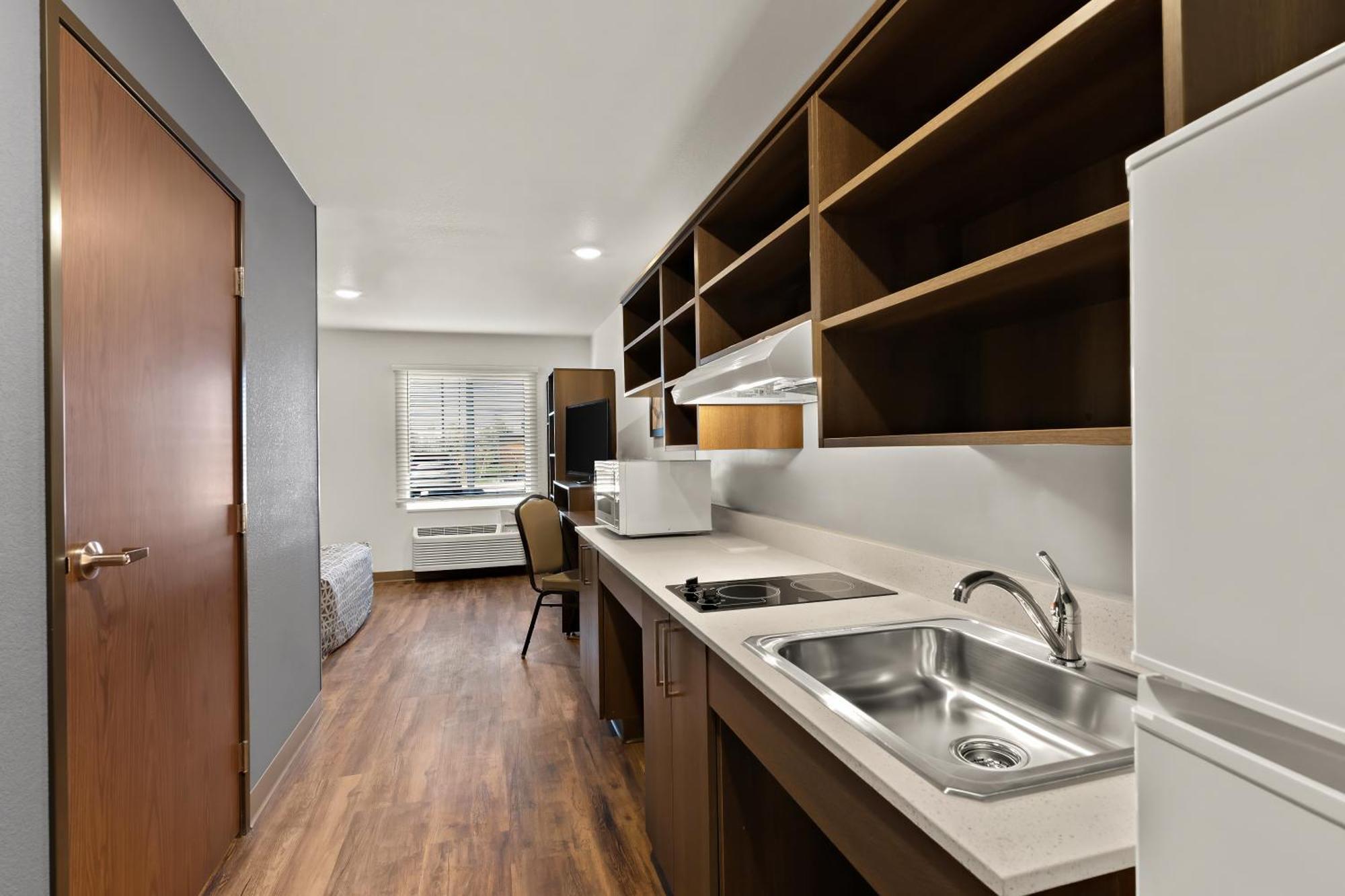 Queen Suite Roll Shower Disability Access or Non Smoking