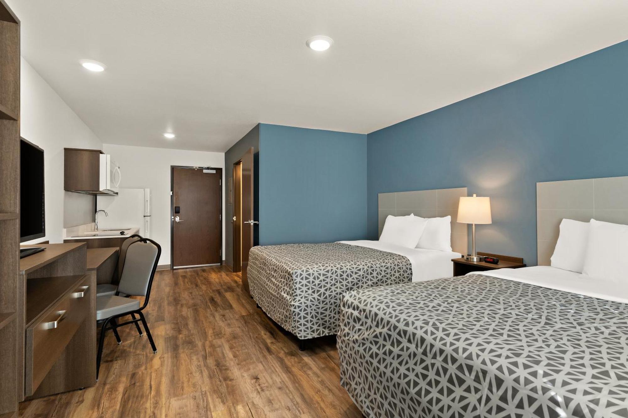 Queen Suite Two Queen Beds Non Smoking