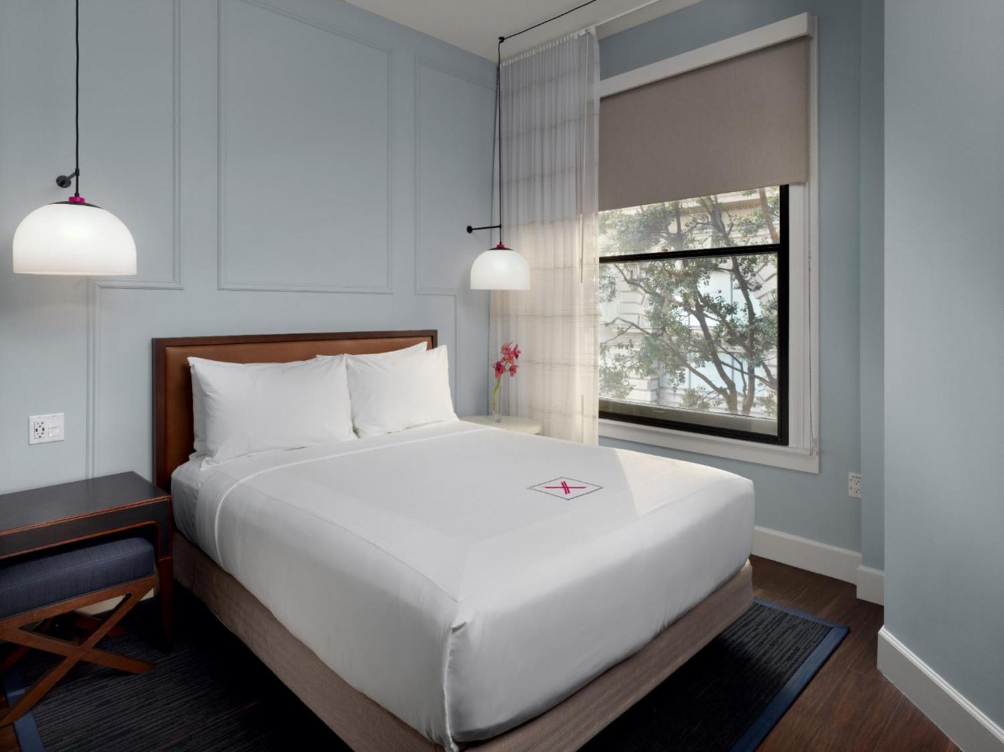 Petite Queen Room