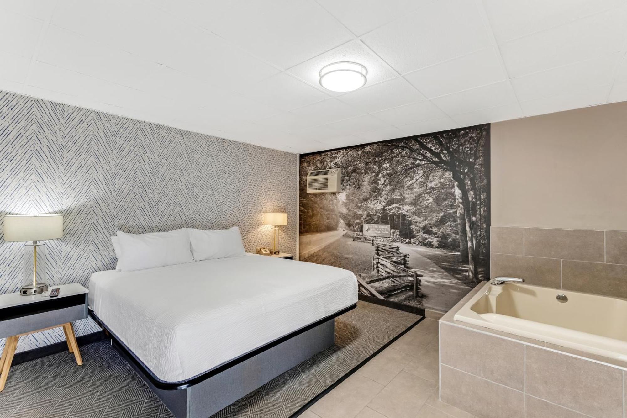 King Suite Jetted Tub Non-Smoking
