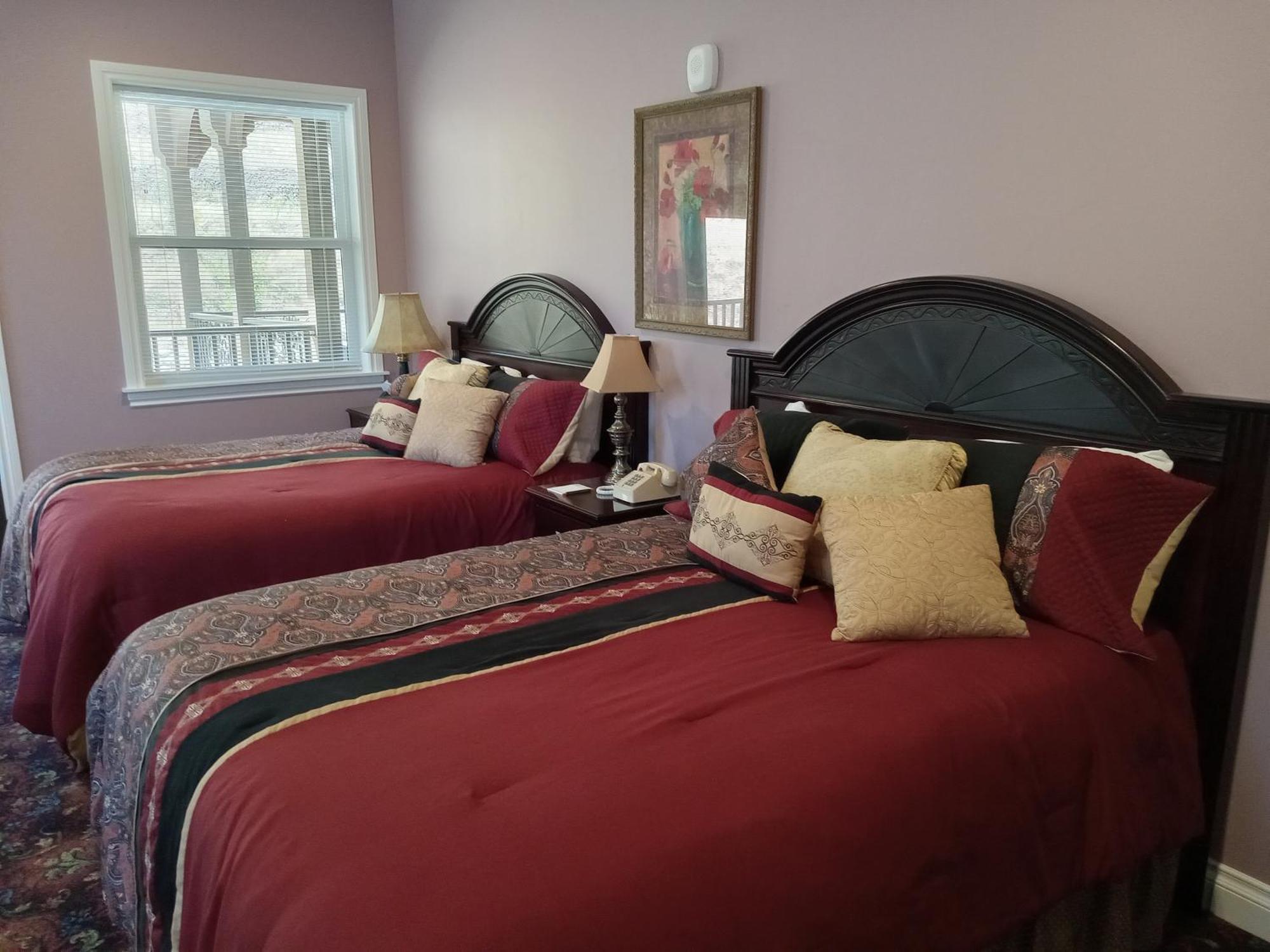 Deluxe Queen Room