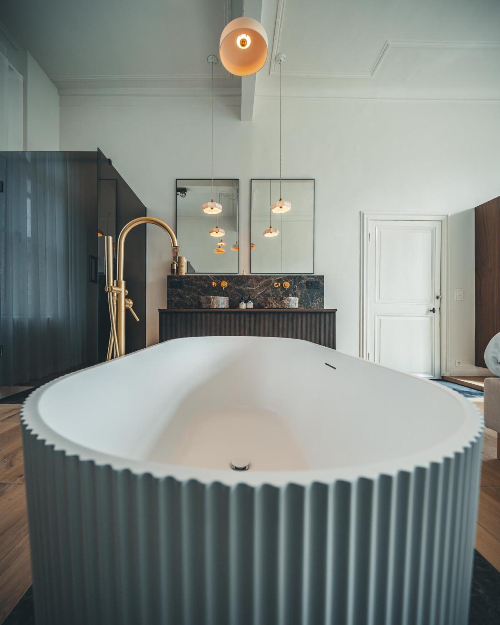 Deluxe Double Room Bath