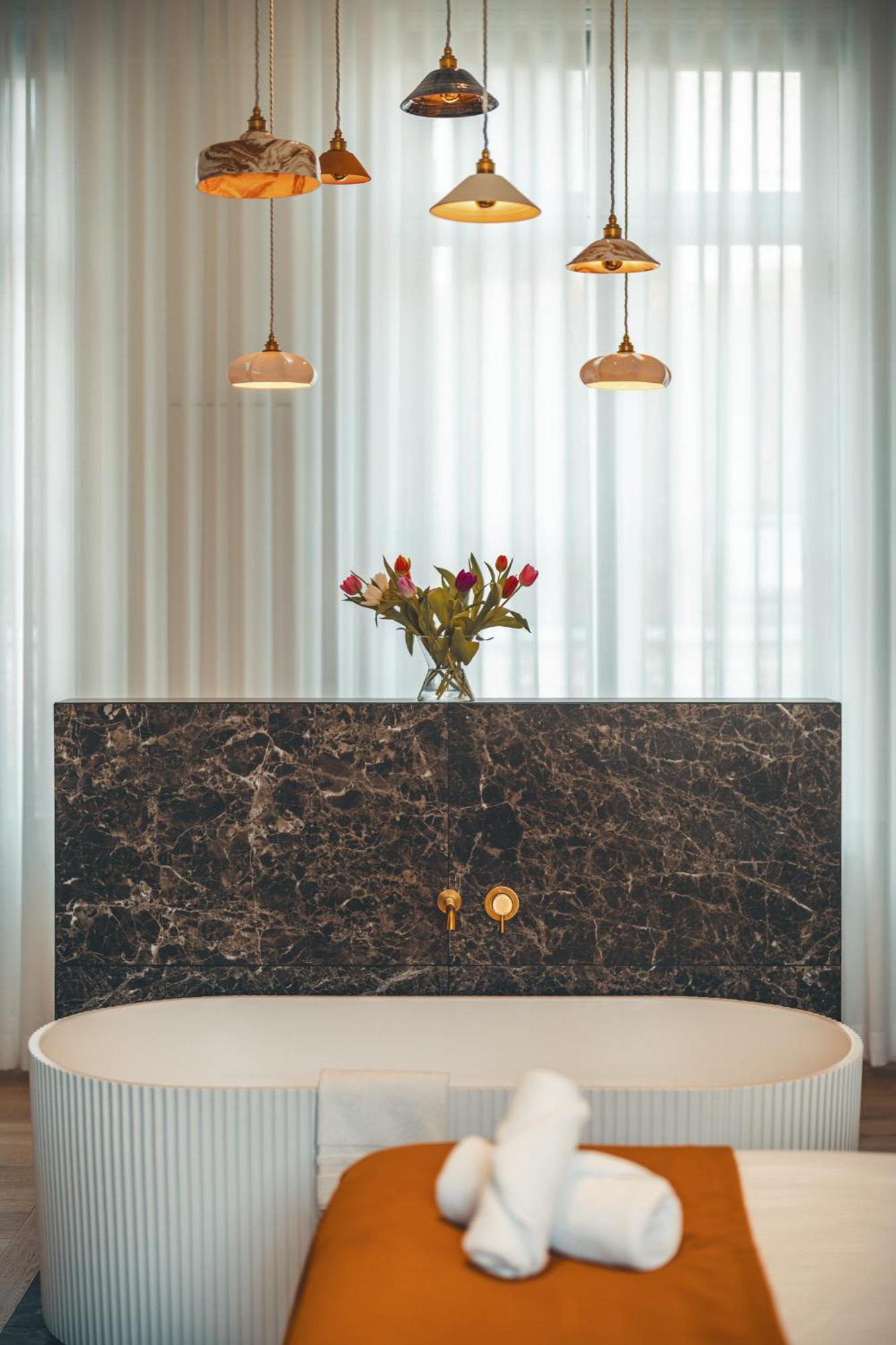 Deluxe Double Room Bath