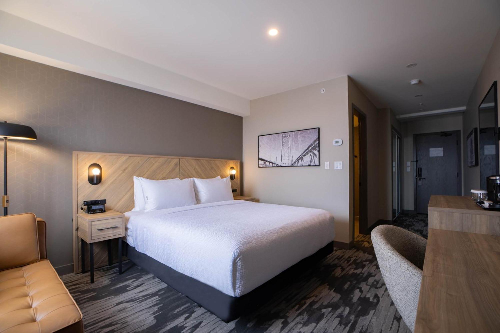 Standard Room, 1 King Bed