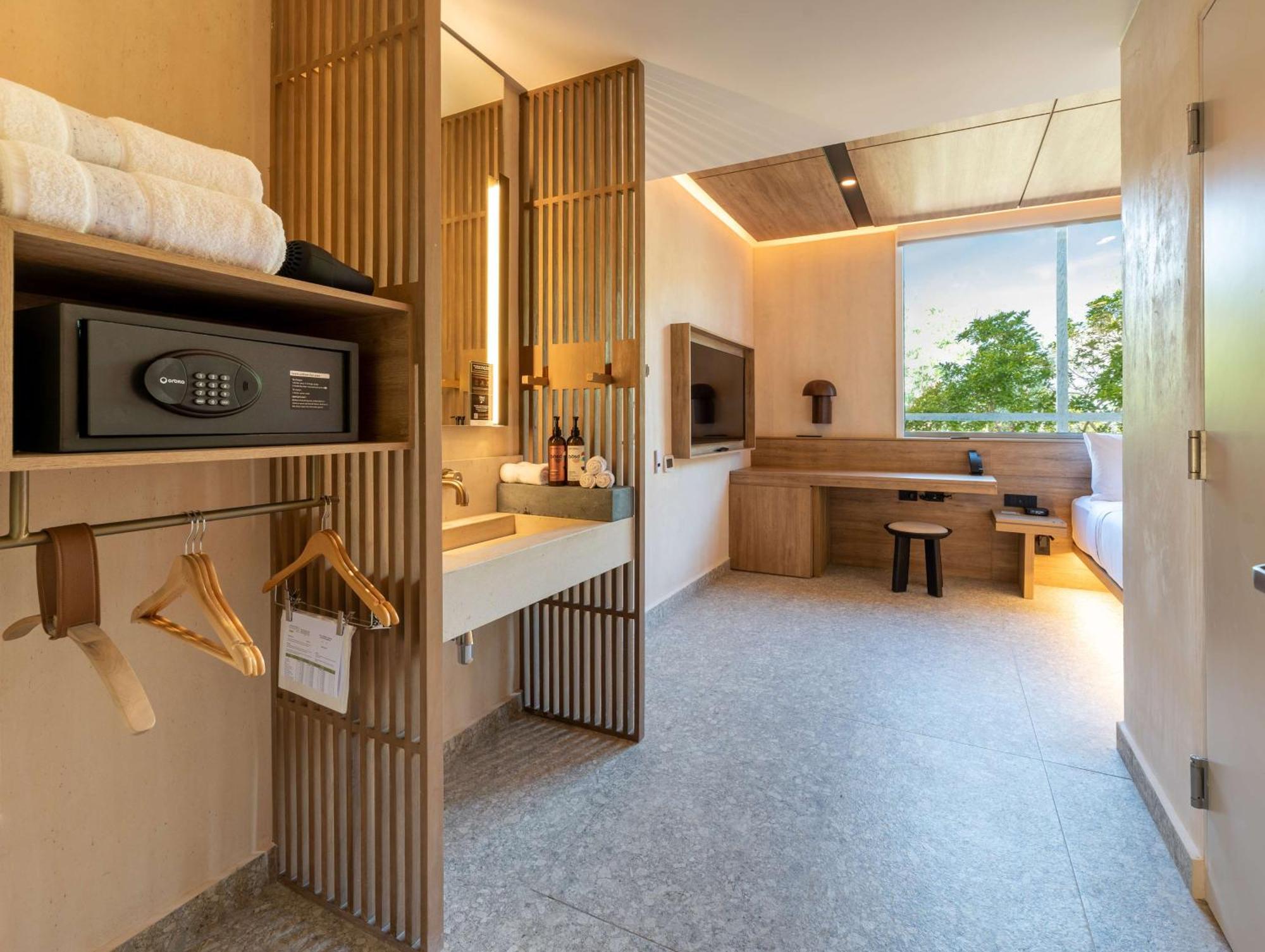 Queen Room Mobility or Hearing Accessible 3X3 Shower