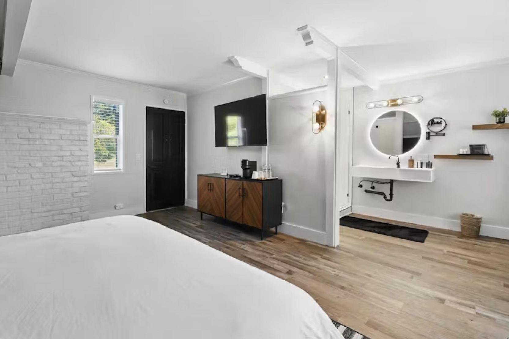 Deluxe Double Room Shower