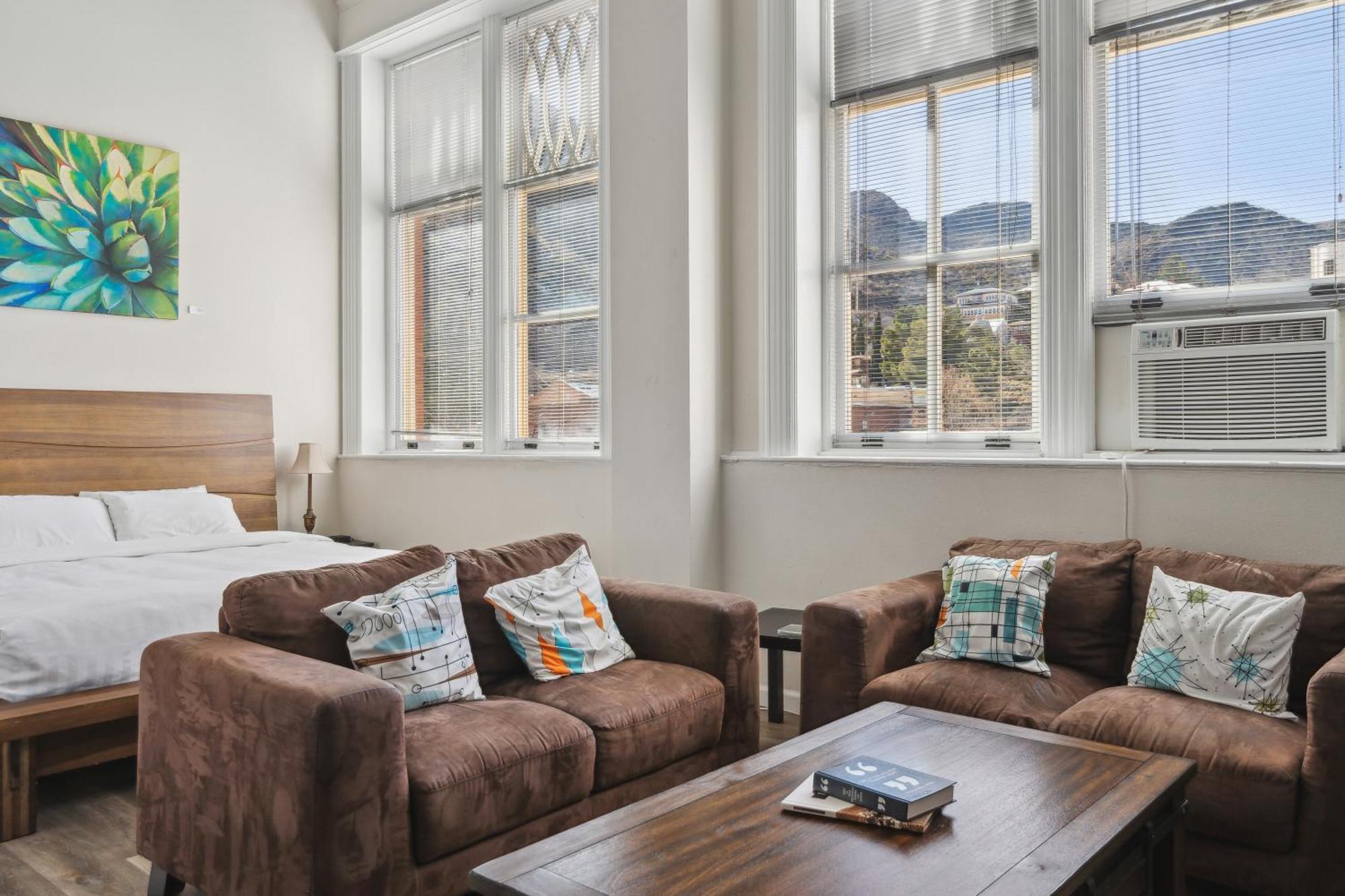 Deluxe Apartment