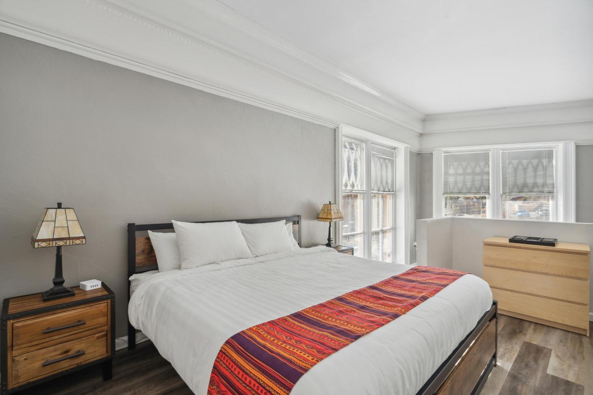 Deluxe Apartment