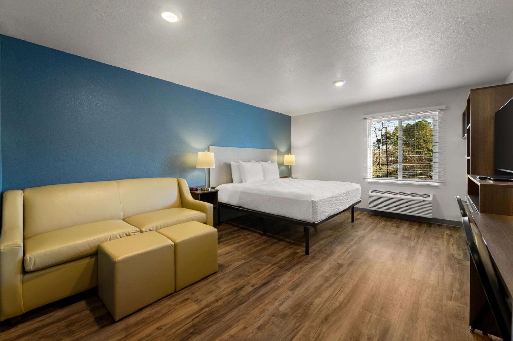 King Suite Sofa bed Non Smoking or Interior Corridor,1508147839:JPEG
