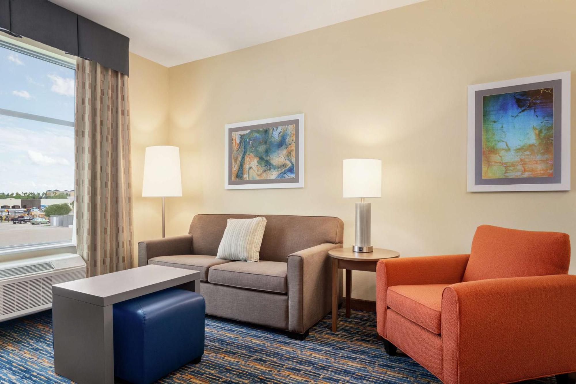 One-Bedroom Queen Suite Two Queen Beds Non-Smoking