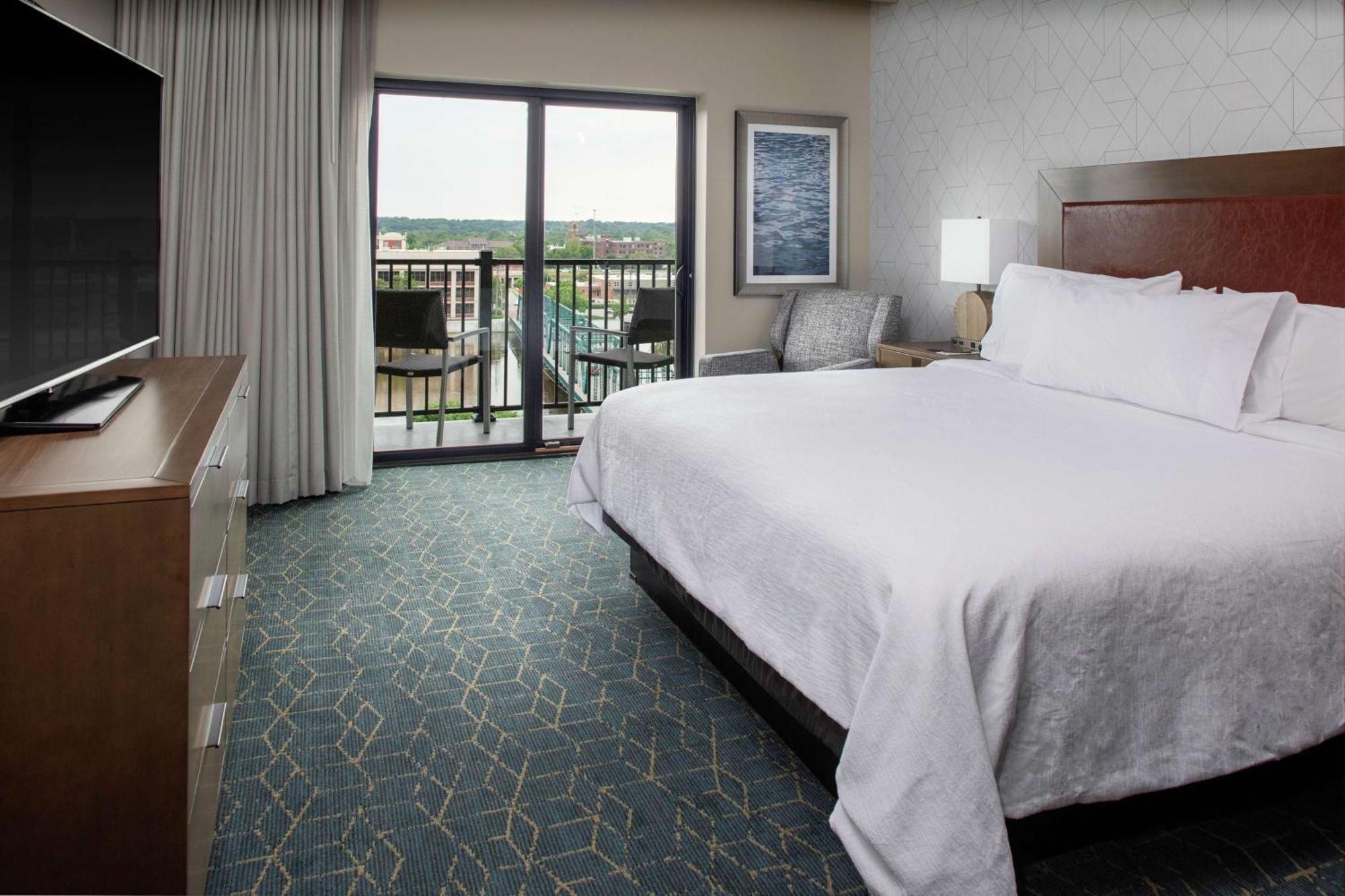 Two-Room King Suite with Balcony - Hearing Accessible