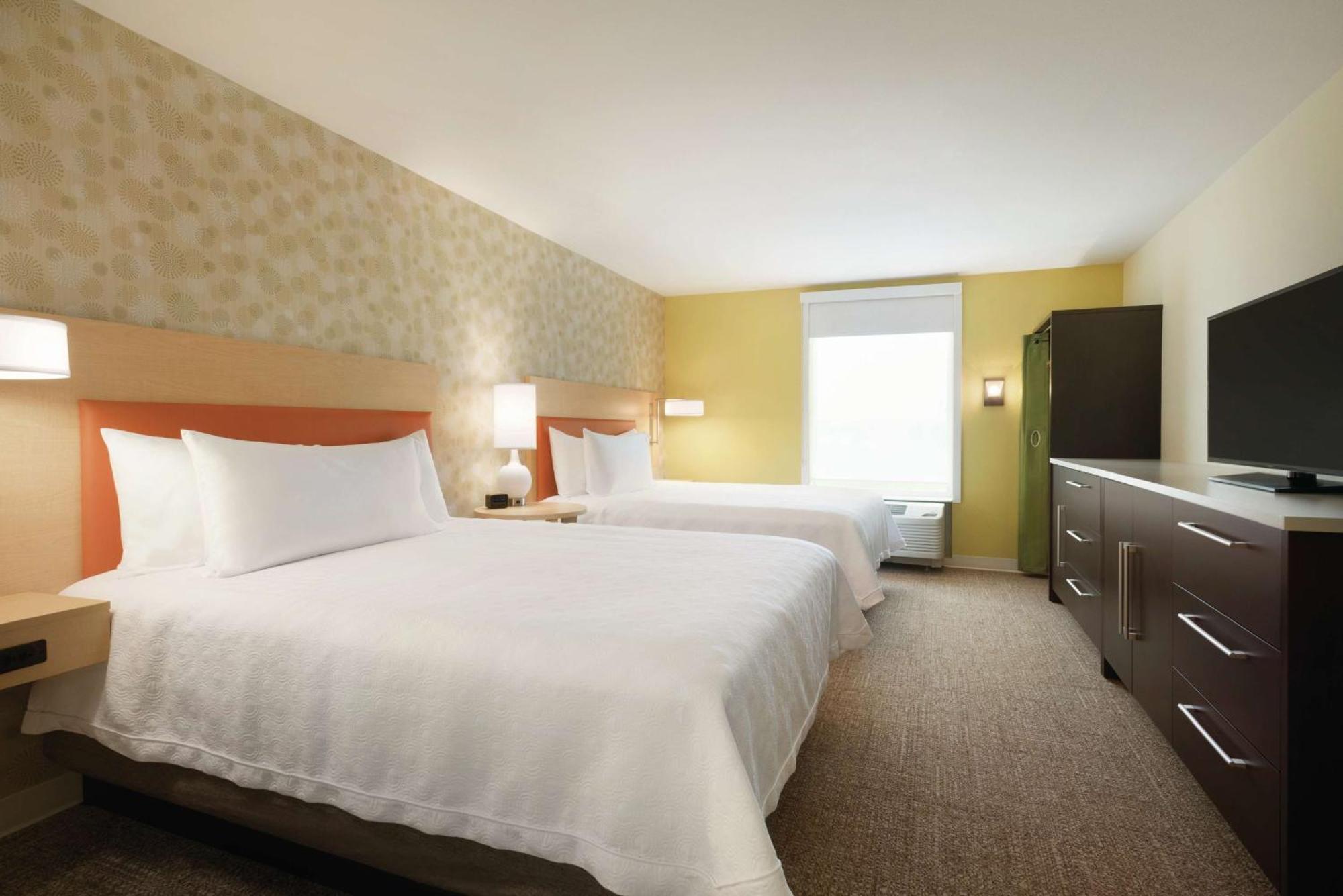 One-Bedroom Queen Suite Two Queen Beds Non-Smoking