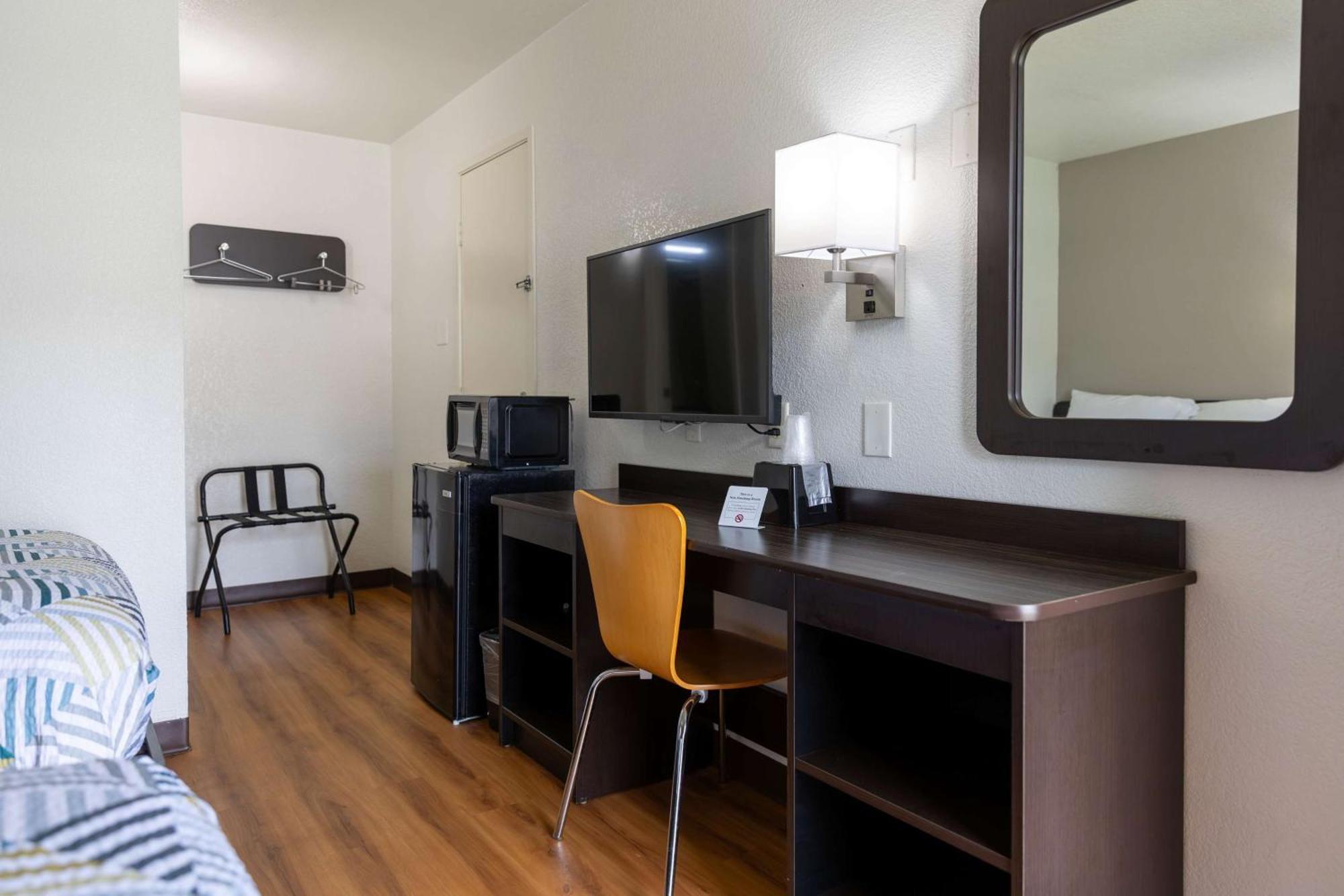Deluxe Quadruple Room Non-Smoking