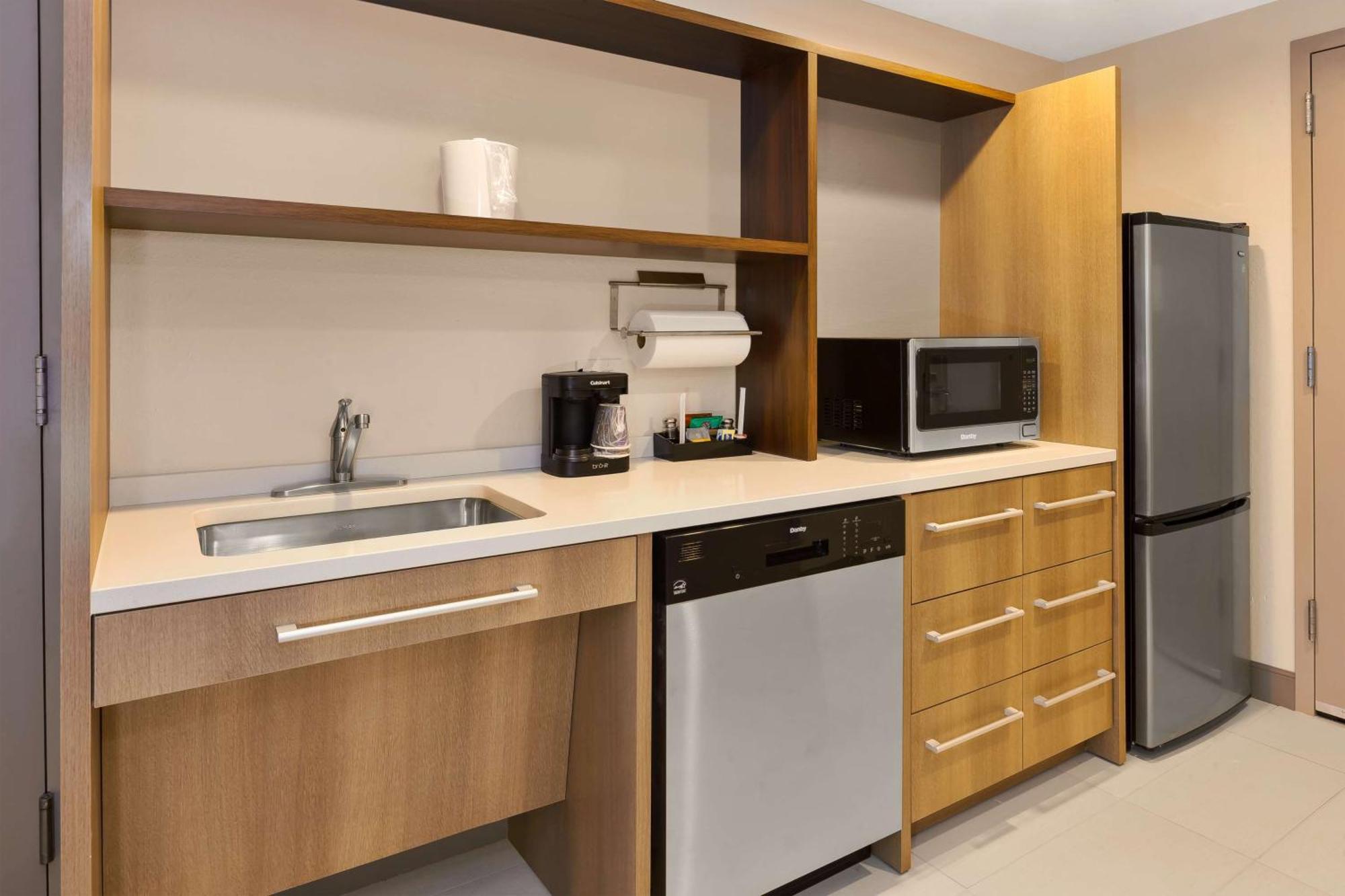 King Suite Mobility Hearing Access or Non-Smoking