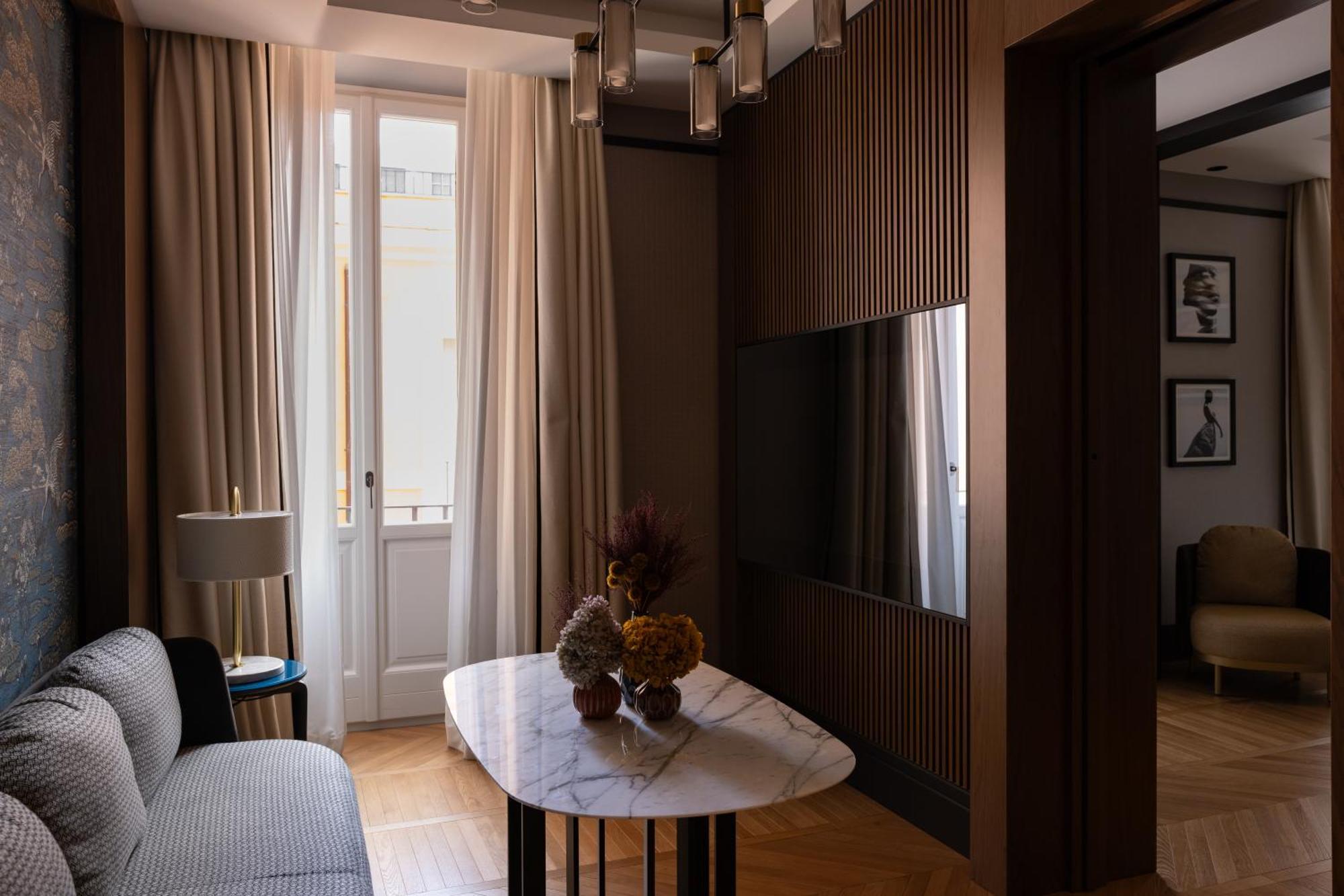 Deluxe Apartment