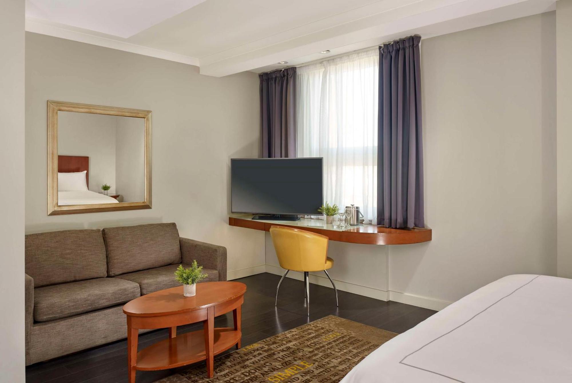 Executive King Room Sofa Bed
