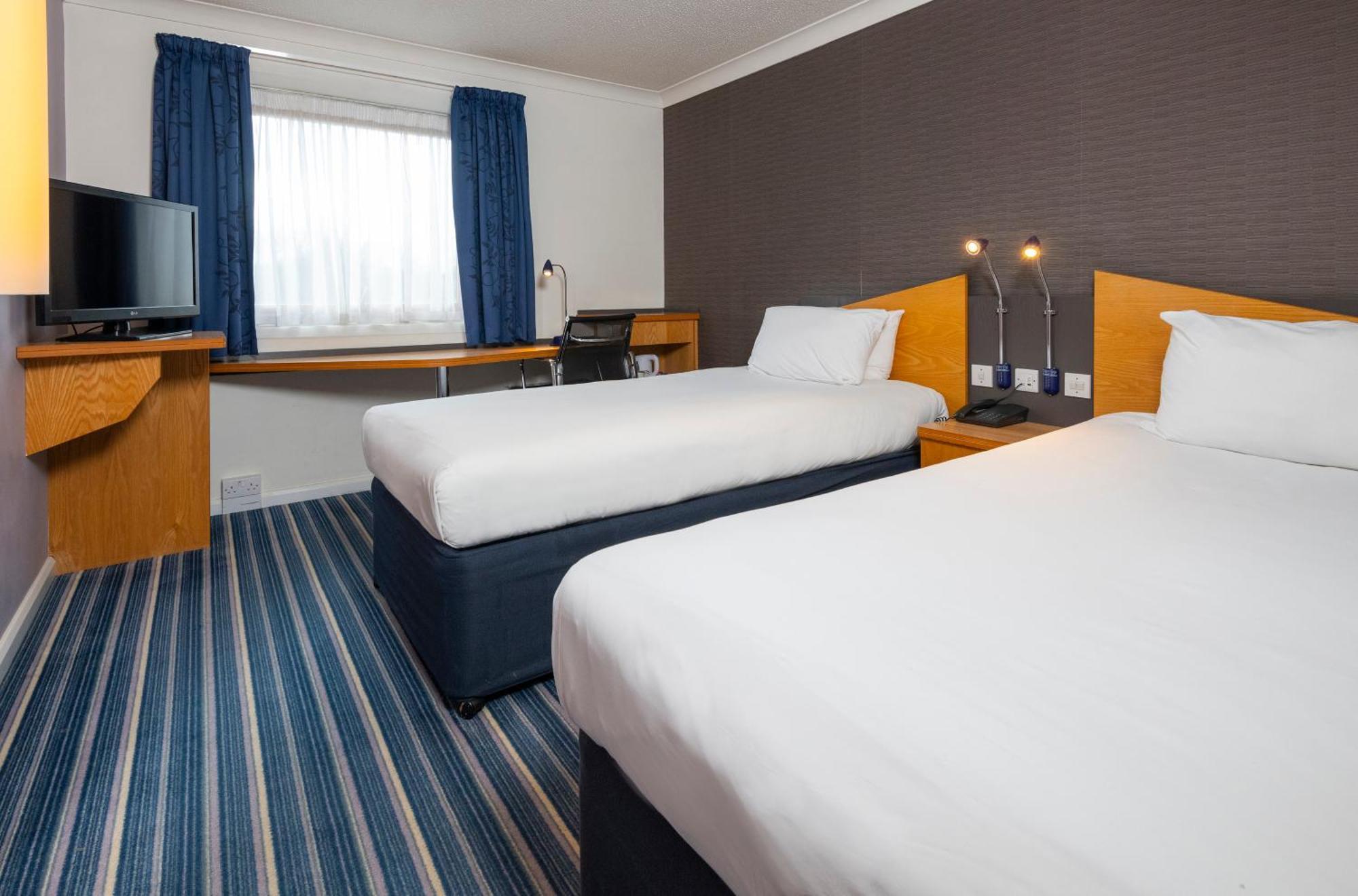Standard Twin Room with Free Hot Breakfast