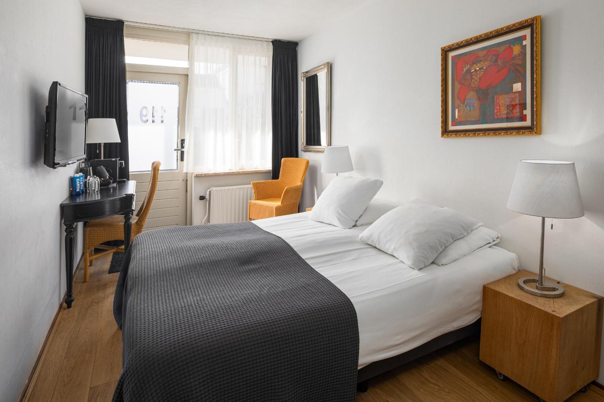 Small Double Room,1516398370:JPEG