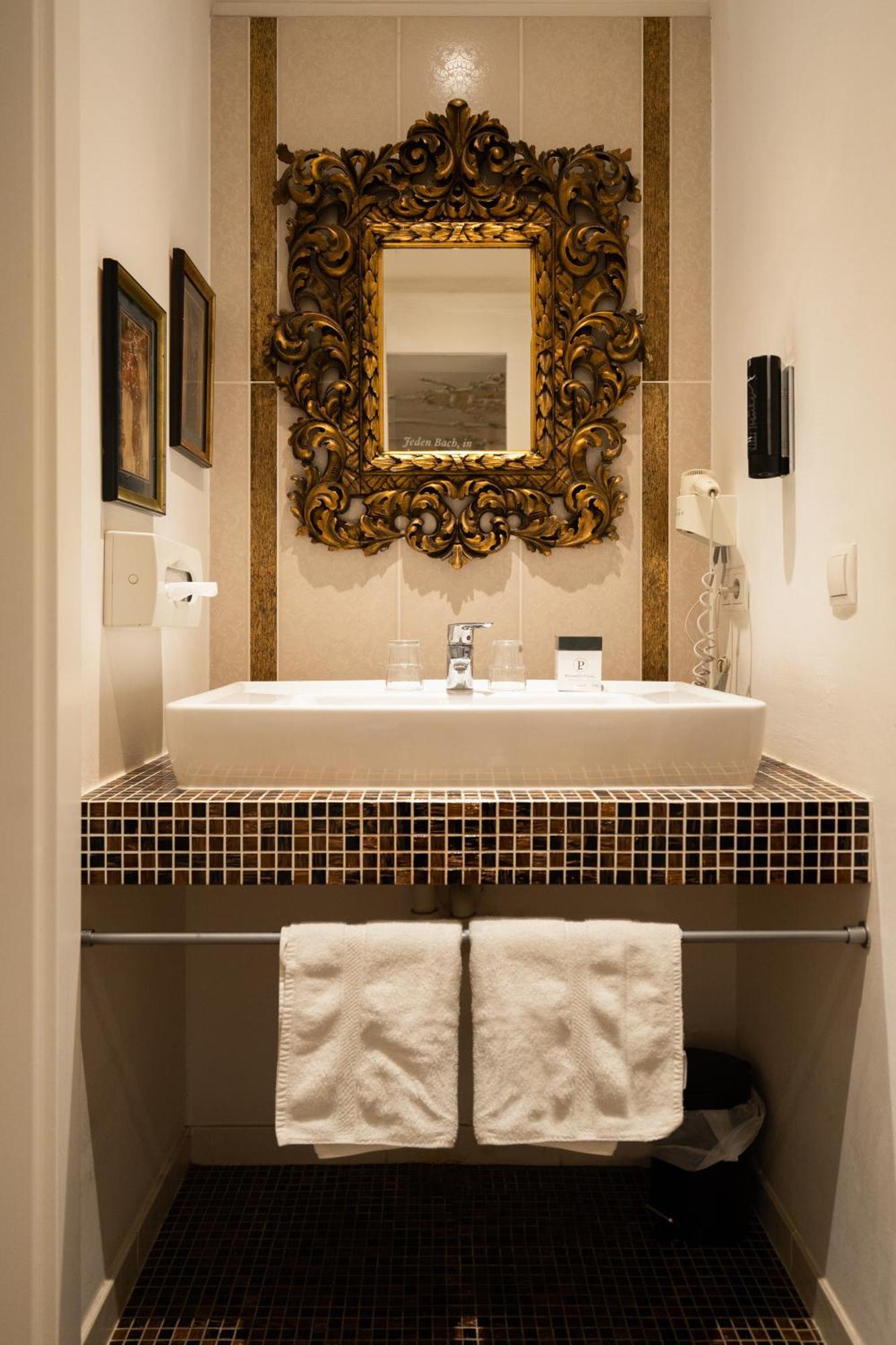 Junior Suite Hot Tub