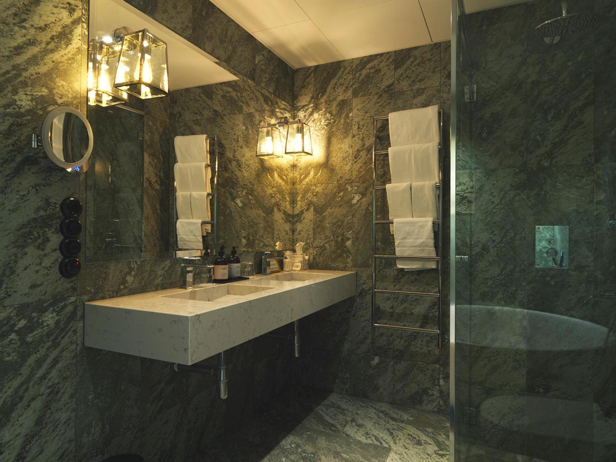Luxury Suite