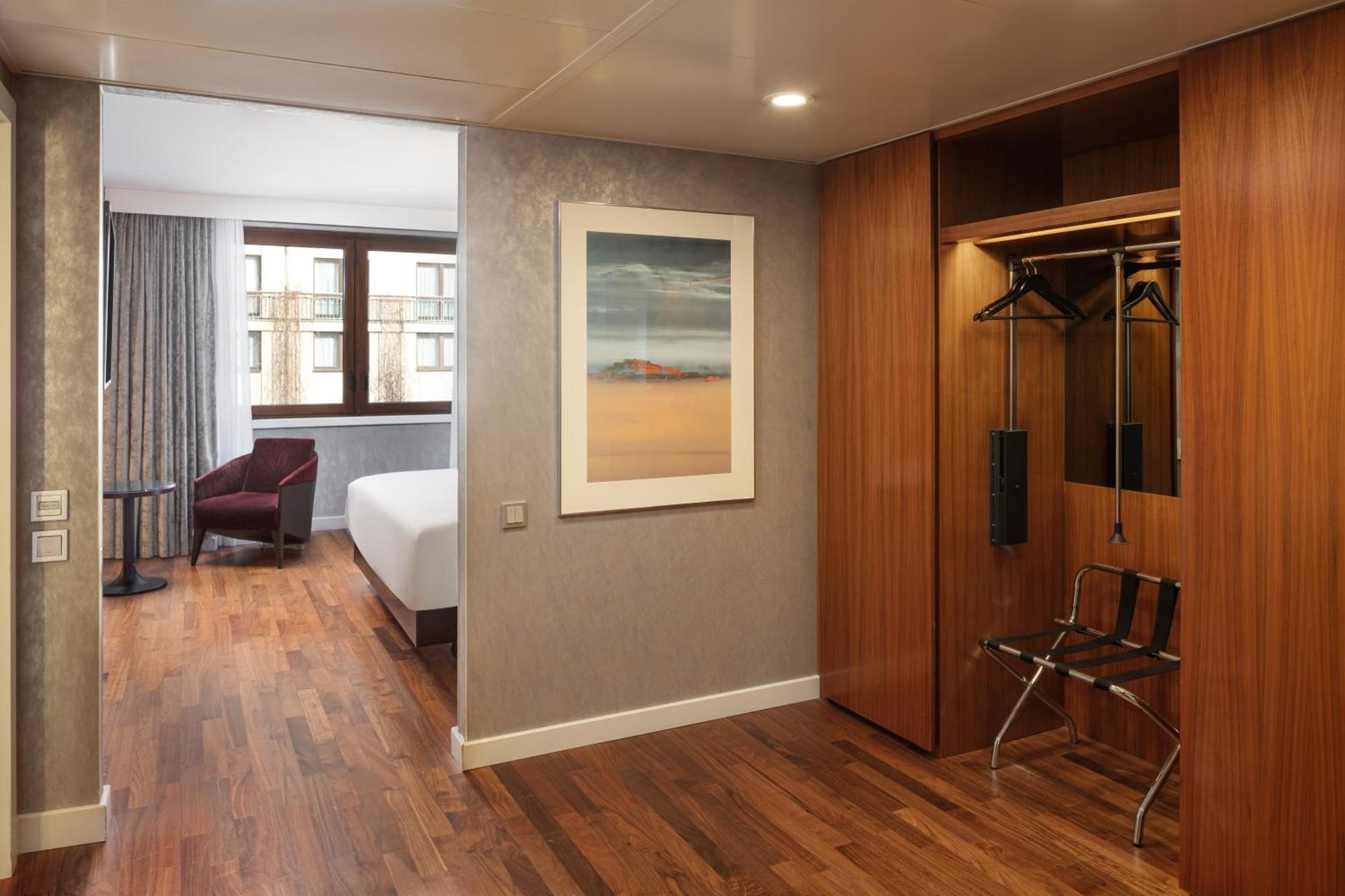 Chambre Lit King-Size - Accessible aux Personnes à Mobilité Réduite