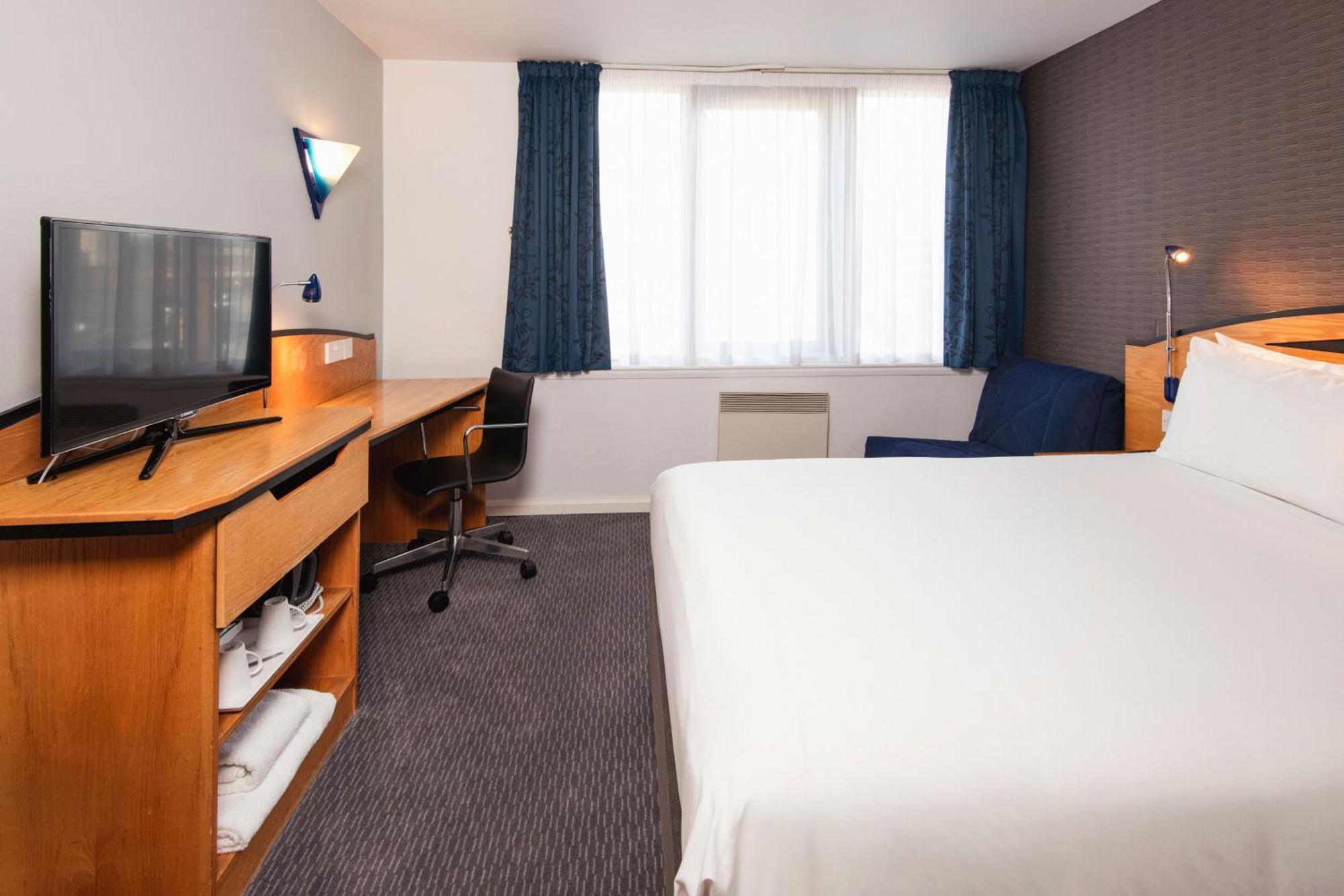 Standard Double Room with Single Sofa Bed and Free Hot Breakfast