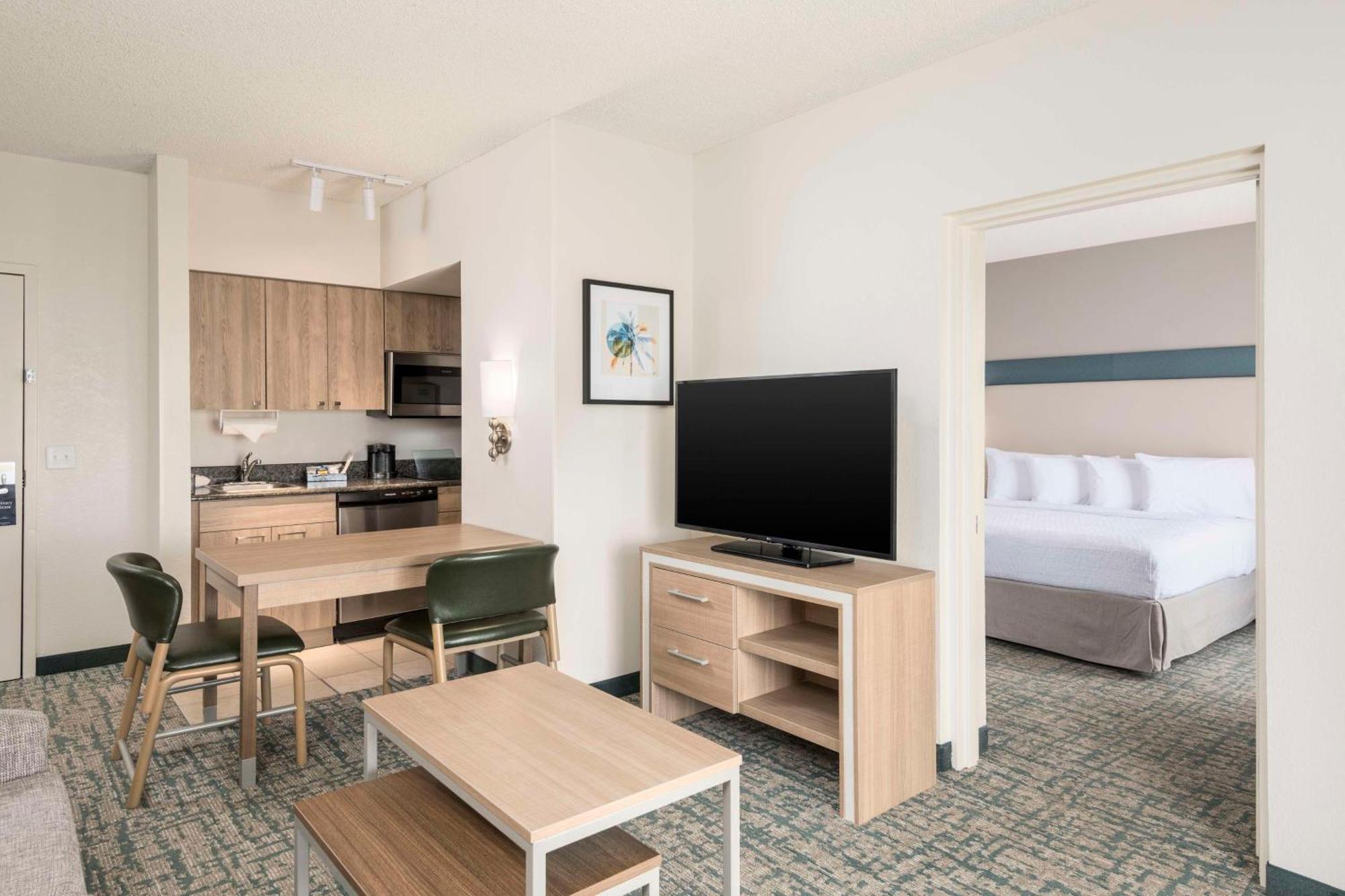 One-Bedroom King Suite - Non-Smoking