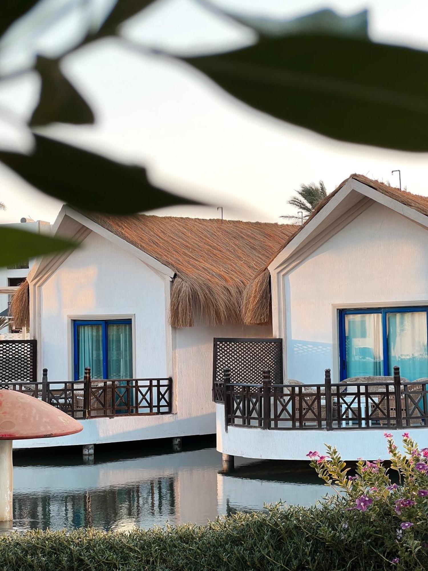 Pool Bungalow