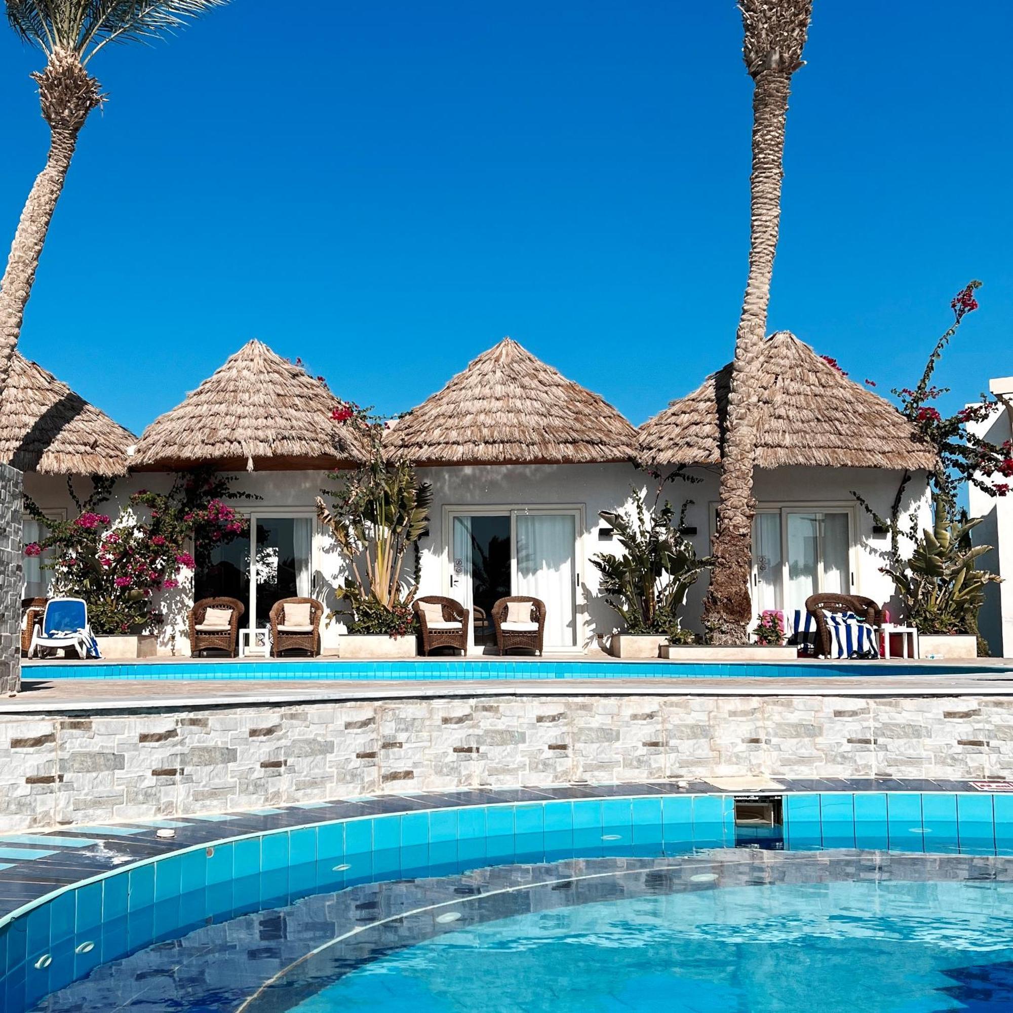 Pool Bungalow