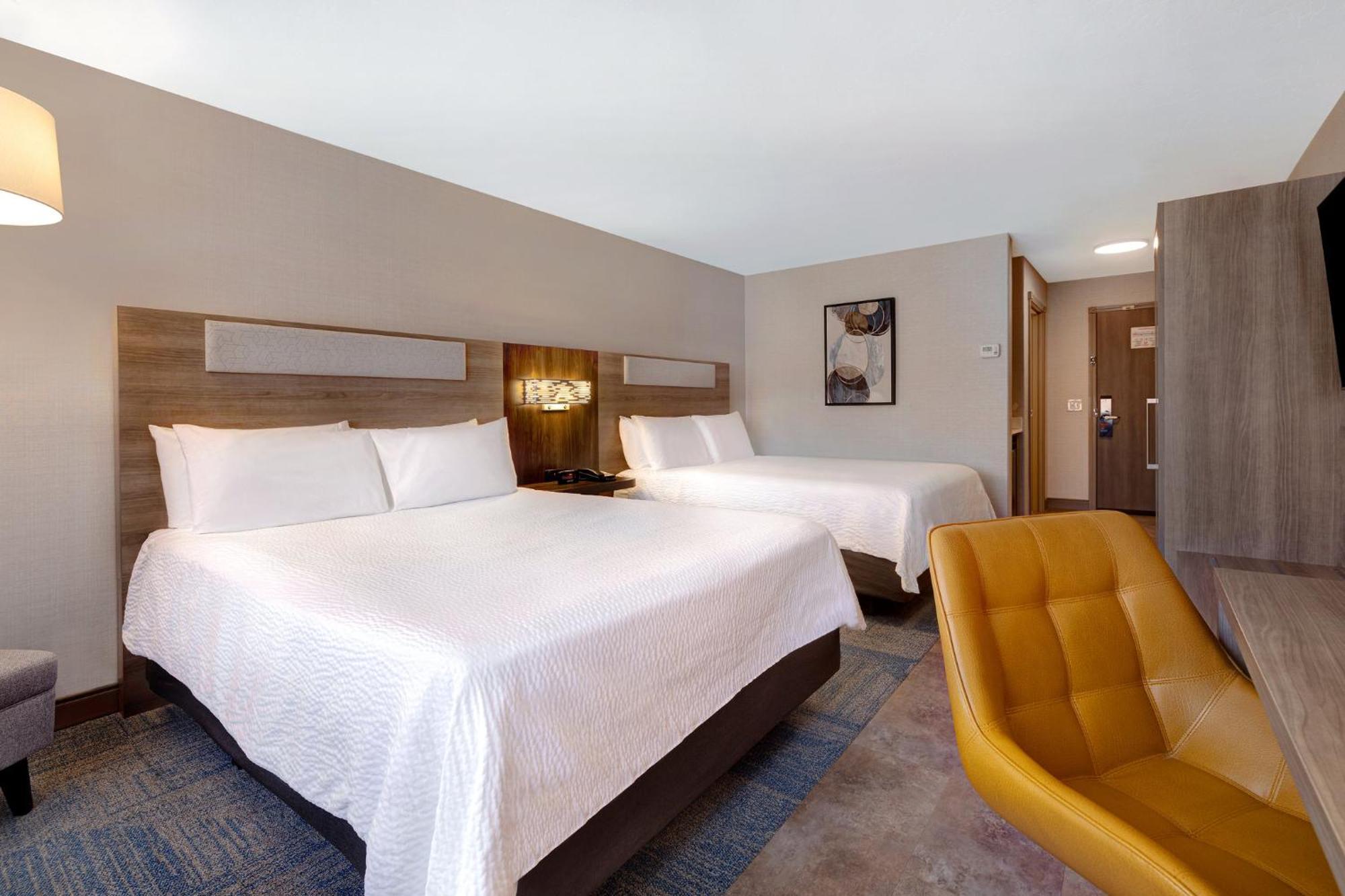 Standard Queen Room Two Queen Beds