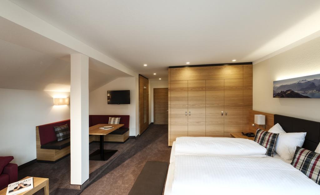 Familiensuite mit Balkon (2 Erwachsene + 2 Kinder)