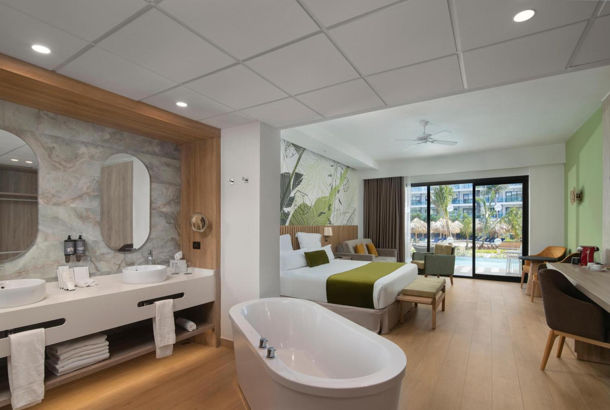 Junior Suite Swim Out Garden View