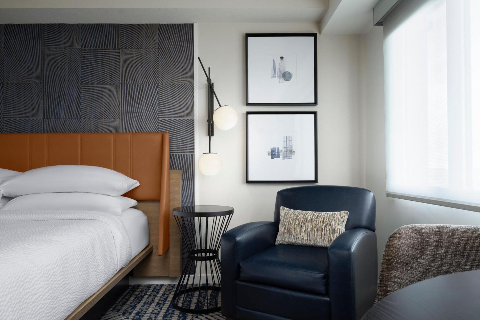 Guest room 1 King Marina view