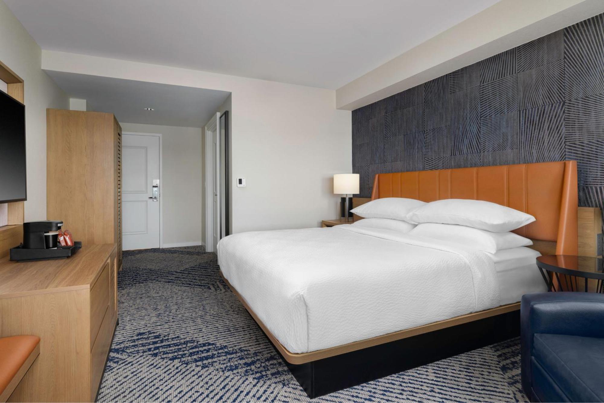 Guest room 1 King Marina view