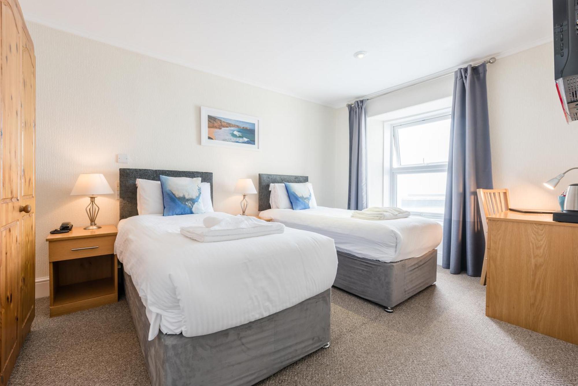 Standard Twin Room Sea View