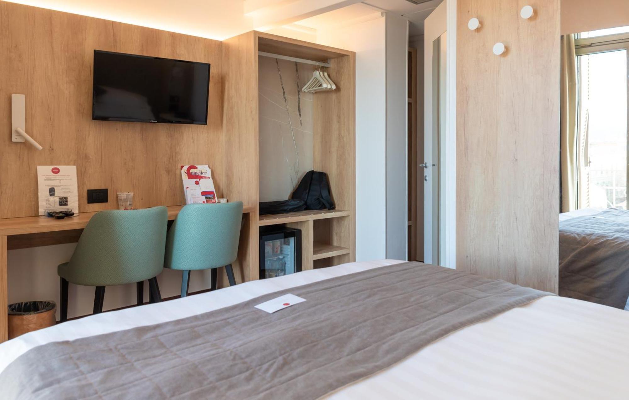 Double or Twin Room with Side Sea View